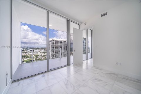 Condo in Miami, Florida, 2 bedrooms  № 2045117 - photo 19