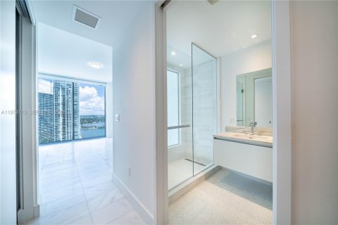 Condo in Miami, Florida, 2 bedrooms  № 2045117 - photo 22