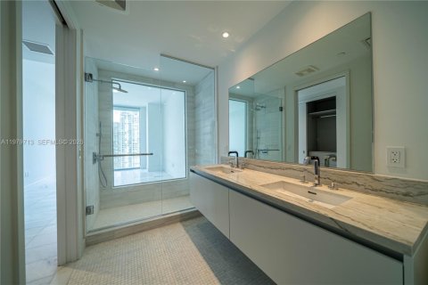 Condo in Miami, Florida, 2 bedrooms  № 2045117 - photo 26