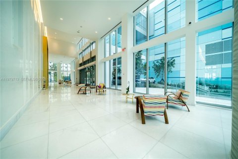 Condo in Miami, Florida, 2 bedrooms  № 2045117 - photo 8
