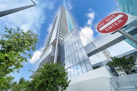 Condo in Miami, Florida, 2 bedrooms  № 2045117 - photo 6