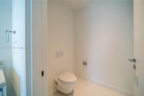 Condo in Miami, Florida, 2 bedrooms  № 2045117 - photo 25