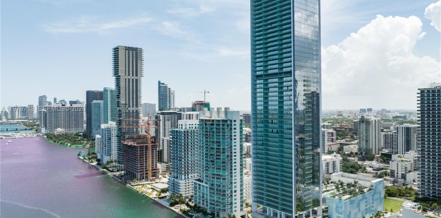 Condo in Miami, Florida, 2 bedrooms  № 2045117