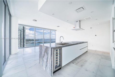 Condo in Miami, Florida, 2 bedrooms  № 2045117 - photo 15