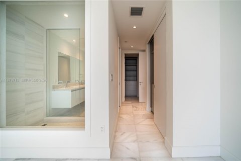 Condo in Miami, Florida, 2 bedrooms  № 2045117 - photo 30