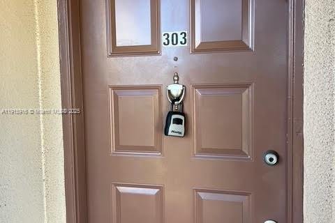 Купить кондоминиум в Пемброк-Пайнс, Флорида 2 спальни, 110.74м2, № 1970770 - фото 3