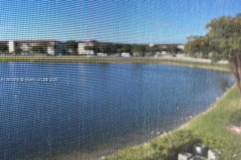 Купить кондоминиум в Пемброк-Пайнс, Флорида 2 спальни, 110.74м2, № 1970770 - фото 21