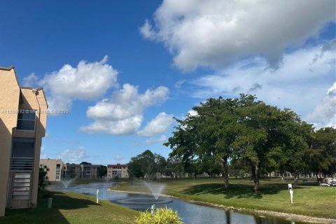 Copropriété à vendre à Sunrise, Floride: 2 chambres, 106.47 m2 № 1750445 - photo 28