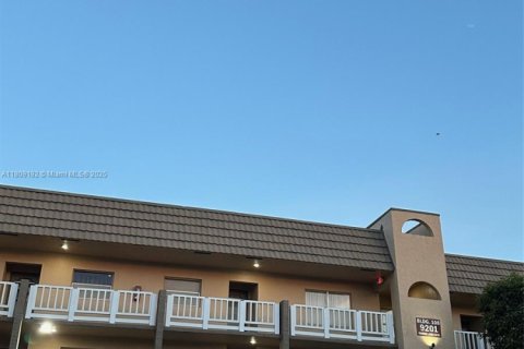 Copropriété à vendre à Sunrise, Floride: 2 chambres, 106.47 m2 № 1750445 - photo 2
