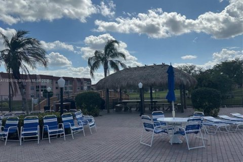 Copropriété à vendre à Sunrise, Floride: 2 chambres, 106.47 m2 № 1750445 - photo 24