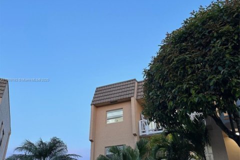 Copropriété à vendre à Sunrise, Floride: 2 chambres, 106.47 m2 № 1750445 - photo 3