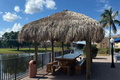 Copropriété à vendre à Sunrise, Floride: 2 chambres, 106.47 m2 № 1750445 - photo 27