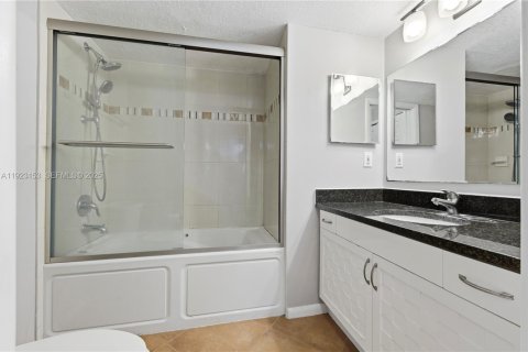 Copropriété à vendre à West Palm Beach, Floride: 2 chambres, 99.03 m2 № 1976900 - photo 12