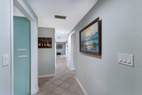 Commercial property in Bradenton, Florida 4 bedrooms, 287.72 sq.m. № 1621826 - photo 6