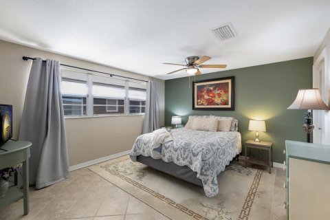 Commercial property in Bradenton, Florida 4 bedrooms, 287.72 sq.m. № 1621826 - photo 25