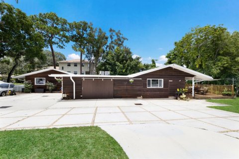 Commercial property in Bradenton, Florida 4 bedrooms, 287.72 sq.m. № 1621826 - photo 2