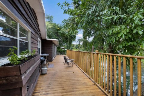 Commercial property in Bradenton, Florida 4 bedrooms, 287.72 sq.m. № 1621826 - photo 5