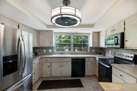 Commercial property in Bradenton, Florida 4 bedrooms, 287.72 sq.m. № 1621826 - photo 12
