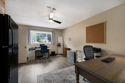 Commercial property in Bradenton, Florida 4 bedrooms, 287.72 sq.m. № 1621826 - photo 8