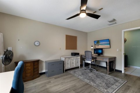 Commercial property in Bradenton, Florida 4 bedrooms, 287.72 sq.m. № 1621826 - photo 9