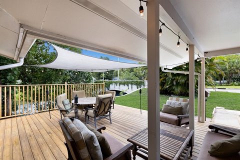 Commercial property in Bradenton, Florida 4 bedrooms, 287.72 sq.m. № 1621826 - photo 4