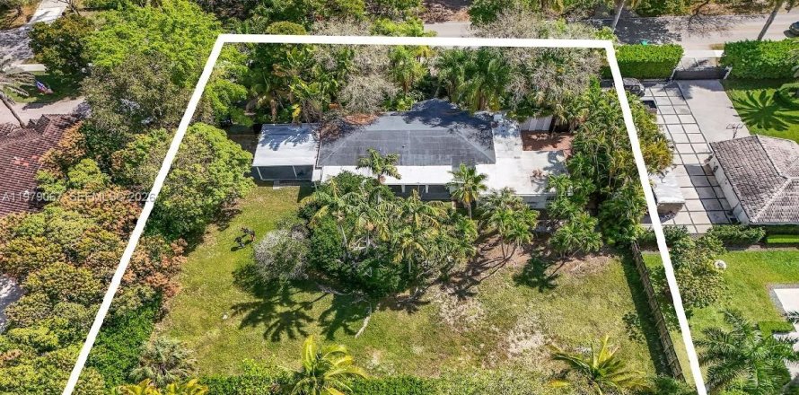 Terreno en Pinecrest, Florida № 2045555