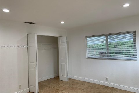 Commercial property in Coral Springs, Florida 375.42 sq.m. № 2077505 - photo 16