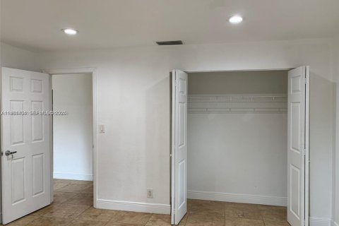 Commercial property in Coral Springs, Florida 375.42 sq.m. № 2077505 - photo 18