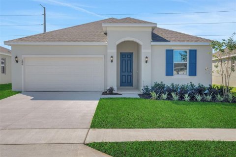 House in Winter Haven, Florida 4 bedrooms, 148.46 sq.m. № 2099919