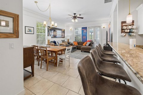 Condo in Gainesville, Florida, 2 bedrooms № 2233318 - photo 11