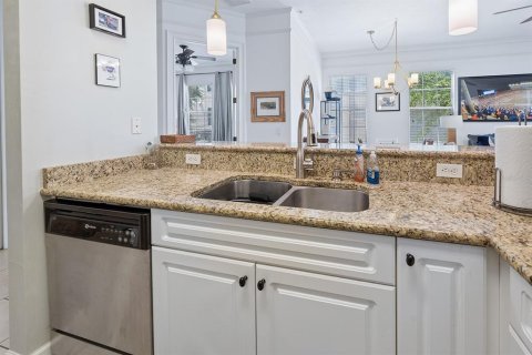 Condo in Gainesville, Florida, 2 bedrooms № 2233318 - photo 13