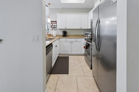 Condo in Gainesville, Florida, 2 bedrooms № 2233318 - photo 15