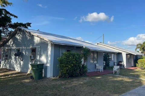 Commercial property in Homestead, Florida 230.77 sq.m. № 1684395 - photo 3