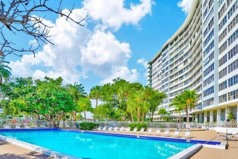 Condominio en alquiler en Miami Beach, Florida, 2 dormitorios, 97.08 m2 № 2057364 - foto 12