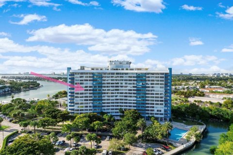 Condominio en alquiler en Miami Beach, Florida, 2 dormitorios, 97.08 m2 № 2057364 - foto 13