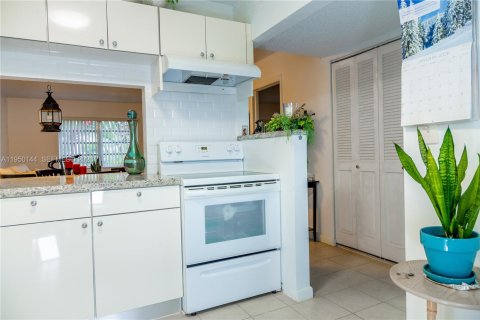 Купить кондоминиум в Холливуд, Флорида 1 спальня, 67.82м2, № 2005761 - фото 2