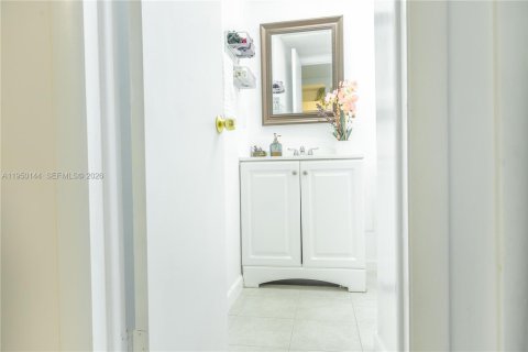 Купить кондоминиум в Холливуд, Флорида 1 спальня, 67.82м2, № 2005761 - фото 7