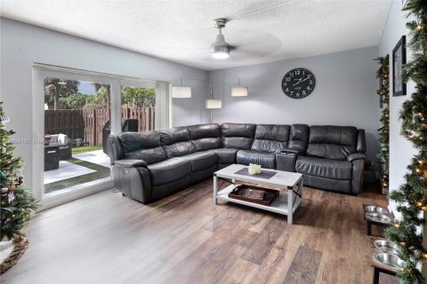 Купить кондоминиум в Корал-Спрингс, Флорида 2 спальни, 106.84м2, № 1957799 - фото 9