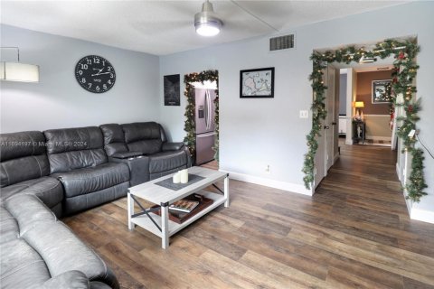 Купить кондоминиум в Корал-Спрингс, Флорида 2 спальни, 106.84м2, № 1957799 - фото 10