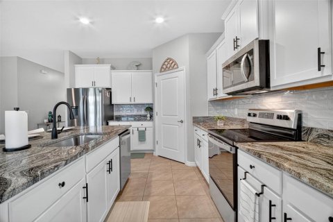 House in Wildwood, Florida 4 bedrooms, 188.68 sq.m. № 1884334 - photo 7