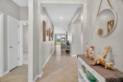 House in Wildwood, Florida 4 bedrooms, 188.68 sq.m. № 1884334 - photo 3