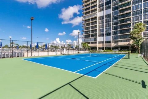 Copropriété à vendre à Hallandale Beach, Floride: 2 chambres, 117.99 m2 № 1348572 - photo 19