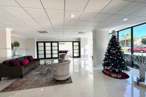 Copropriété à vendre à Hallandale Beach, Floride: 2 chambres, 117.99 m2 № 1348572 - photo 15