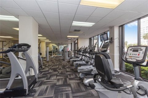 Copropriété à vendre à Hallandale Beach, Floride: 2 chambres, 117.99 m2 № 1348572 - photo 18