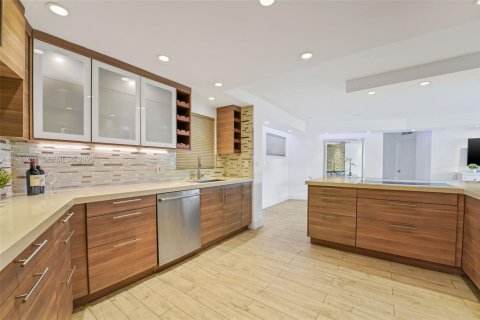 Купить кондоминиум в Майами-Бич, Флорида 3 спальни, 114.27м2, № 2061498 - фото 12