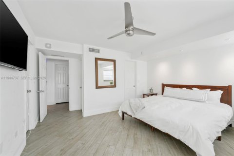 Купить кондоминиум в Майами-Бич, Флорида 3 спальни, 114.27м2, № 2061498 - фото 17