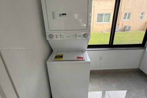 Copropriété à vendre à Hialeah, Floride: 2 chambres № 1936682 - photo 11