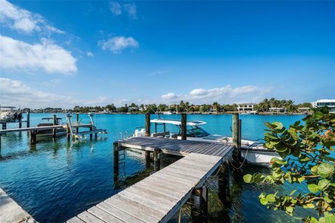 Casa en venta en Miami Beach, Florida, 4 dormitorios, 157.56 m2 № 1770861 - foto 22