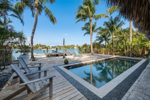 Casa en venta en Miami Beach, Florida, 4 dormitorios, 157.56 m2 № 1770861 - foto 17