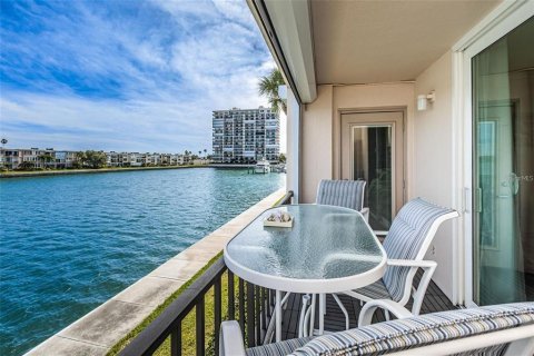Condo in South Pasadena, Florida, 2 bedrooms  № 1572203 - photo 23